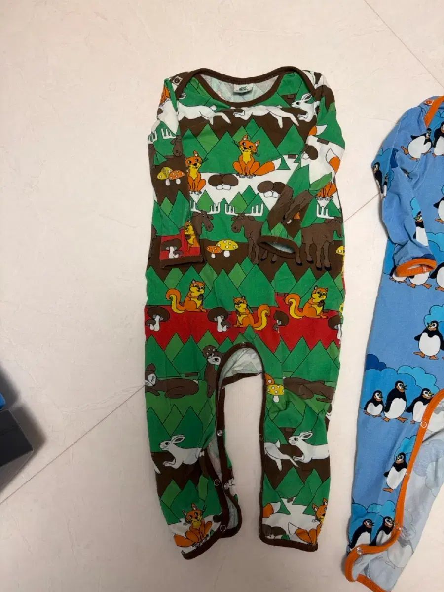 ハンドペイント猫足薔薇のドレッサー