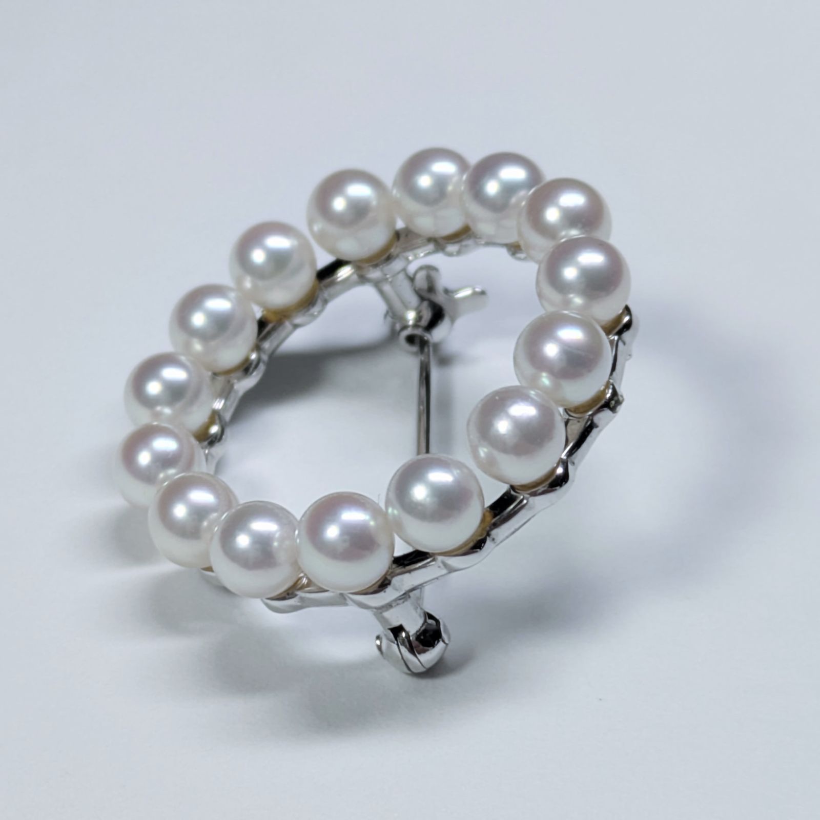 サークルブローチ