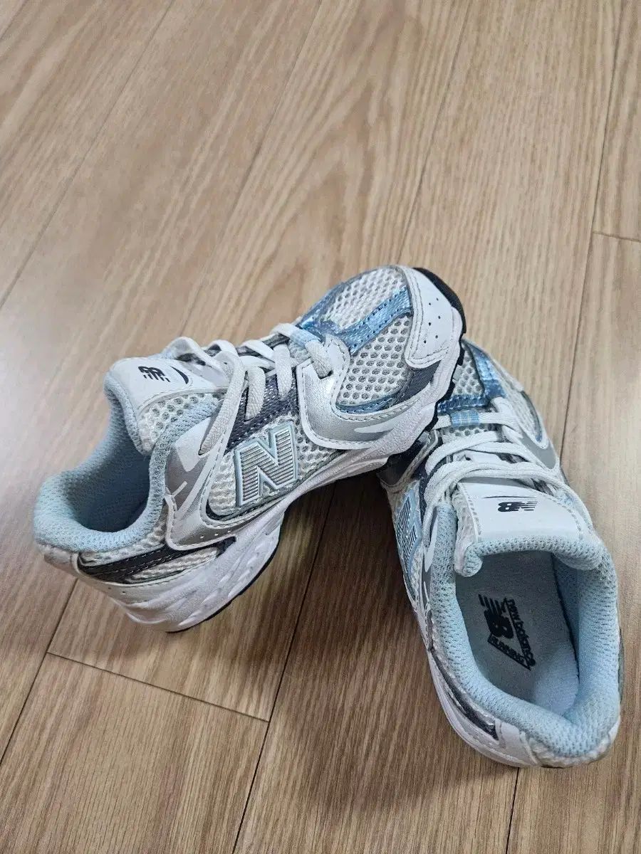 IZ 530 ニュー ンス キッズスニーカー