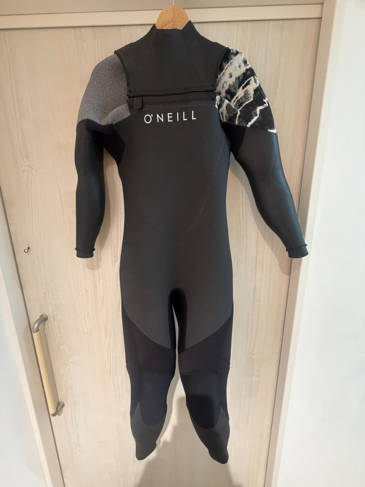 中古ウェットスーツ】ONEILL(セミドライ） Mサイズ相当 - メルカリ