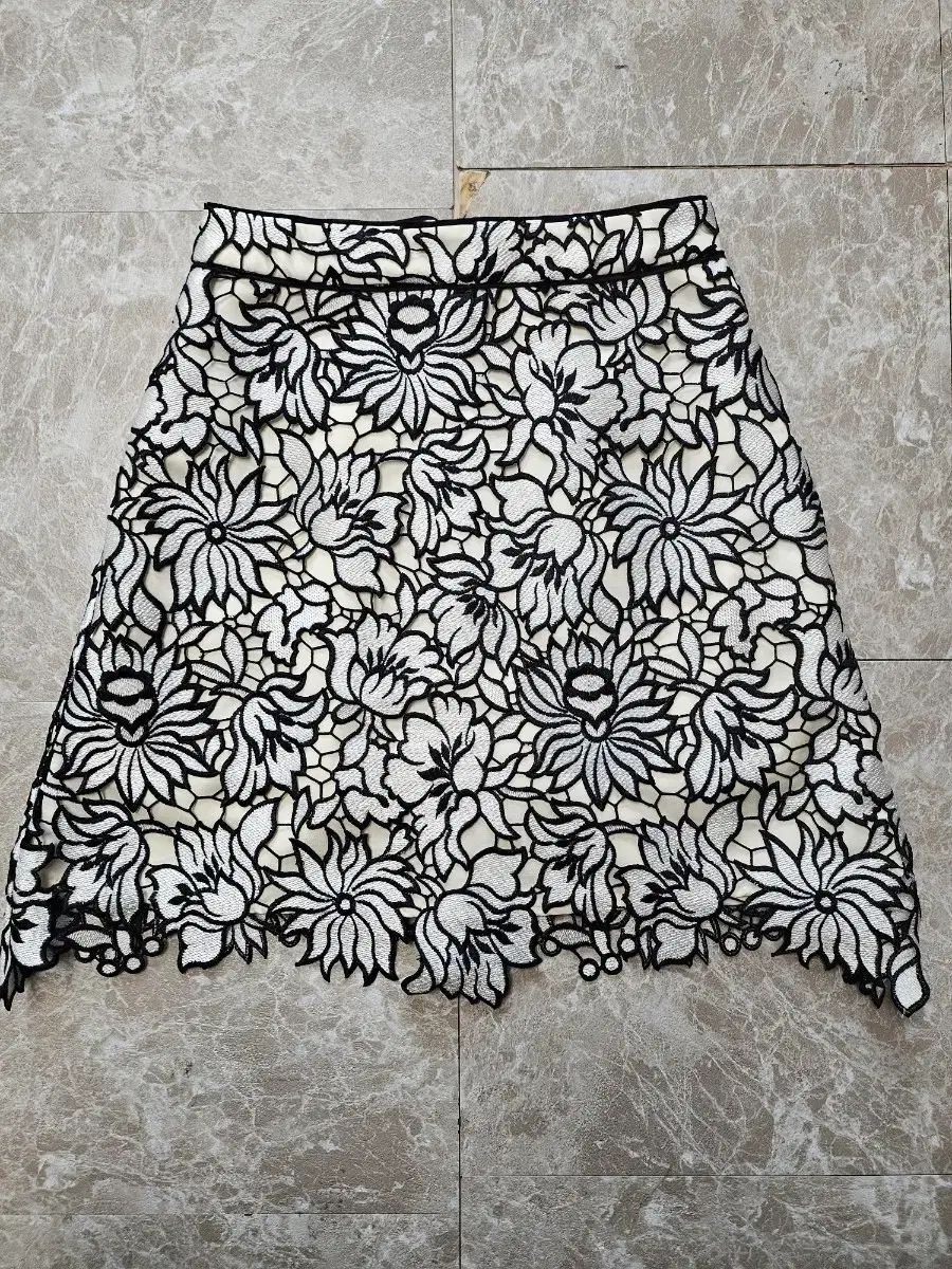 セルフポートレイレースフラワー スカート ブラック アイボリー
