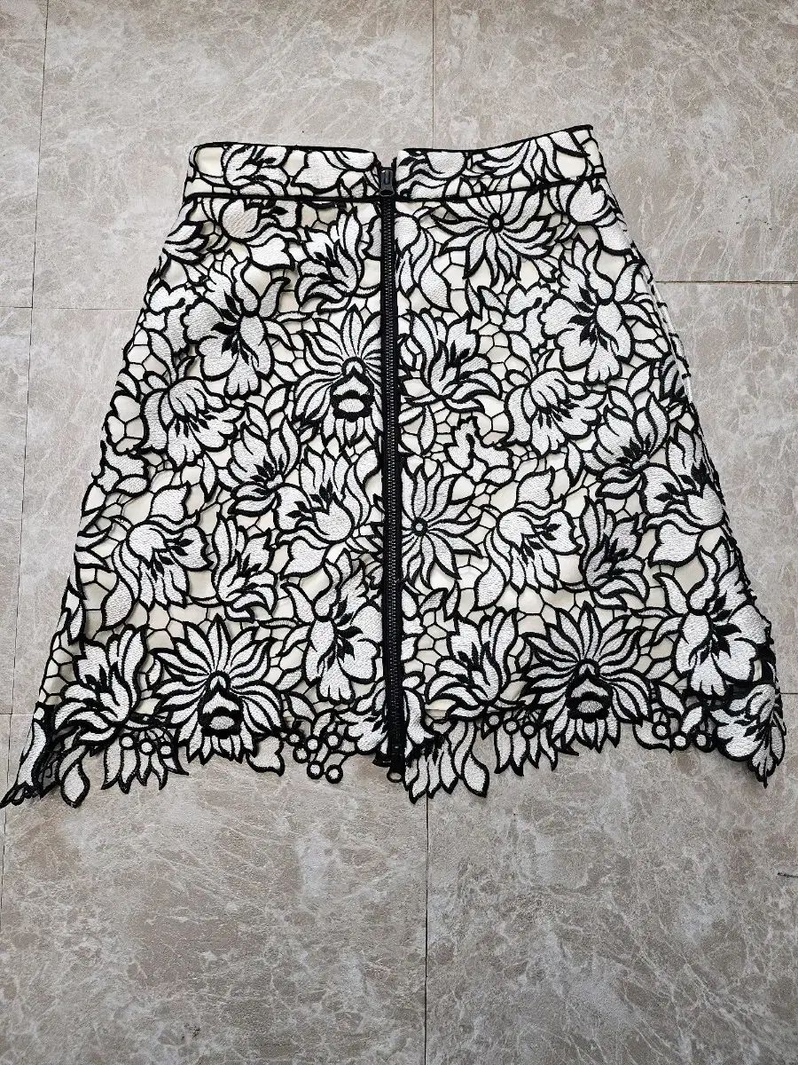 セルフポートレイレースフラワー スカート