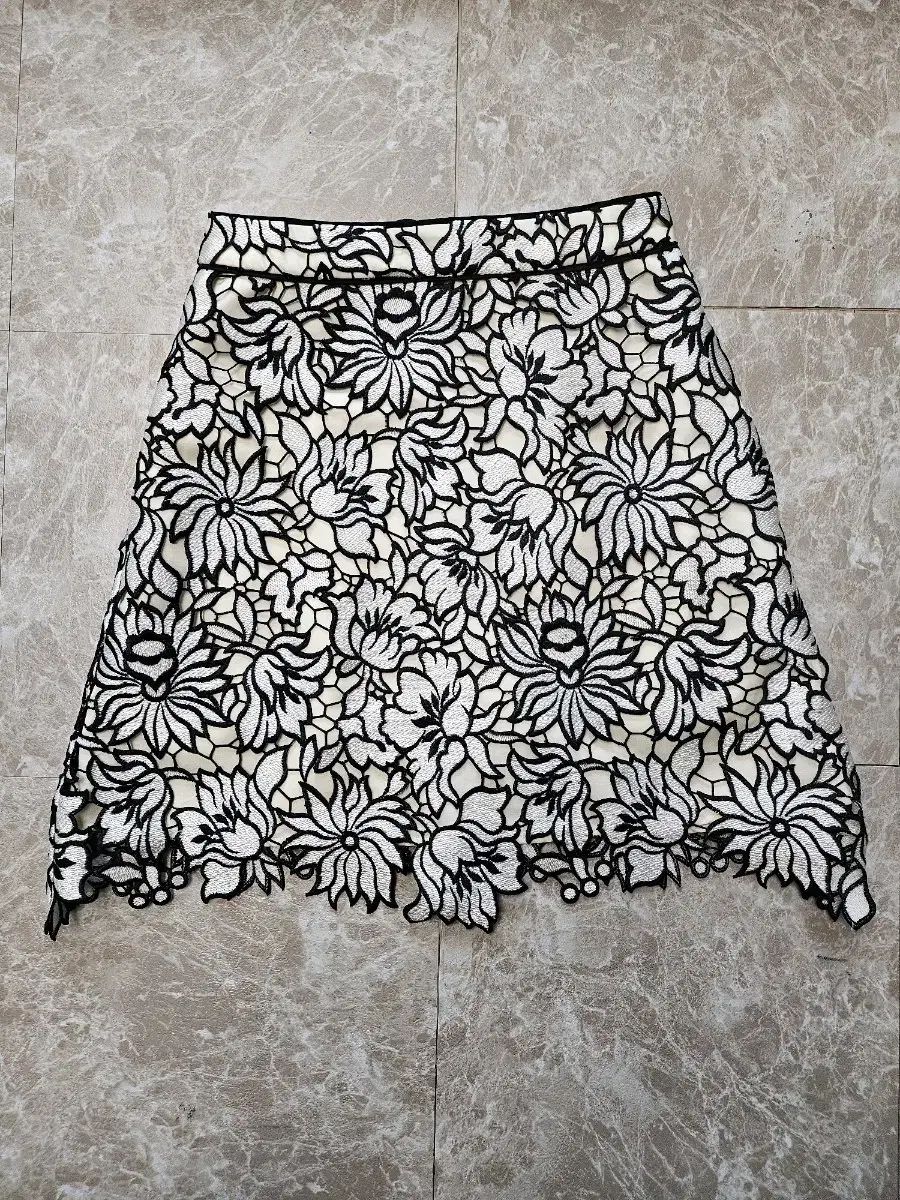 スカート ブラック-アイボリー