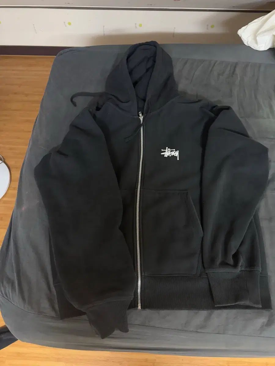 STUSSY WHOジップアップ 割引 L 人気Lサイズ】STUSSY ワンポイントロゴ