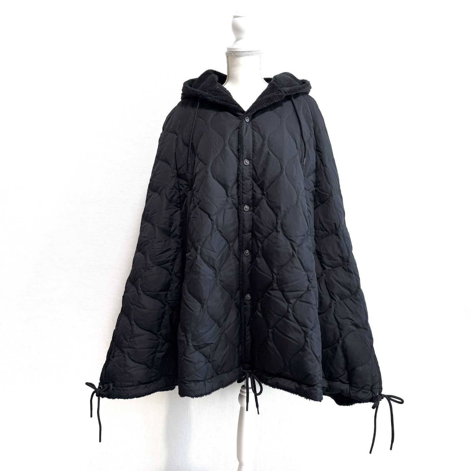 TAION タイオン ダウンケープ 軽量 キルティング 中綿 アウター フード付き ONE ブラック