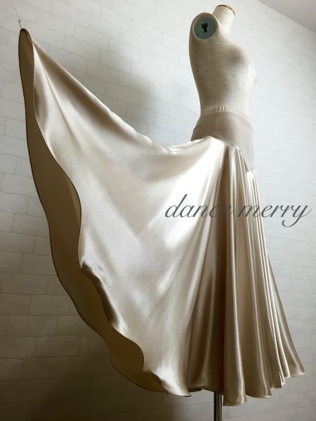 フレアー最大　サテン　パソドブレ　スカート　社交ダンス　黒　ベージュ　4768 MERRY】新品 フレアー最大 サテン パソドブレ スカート 社交ダンス