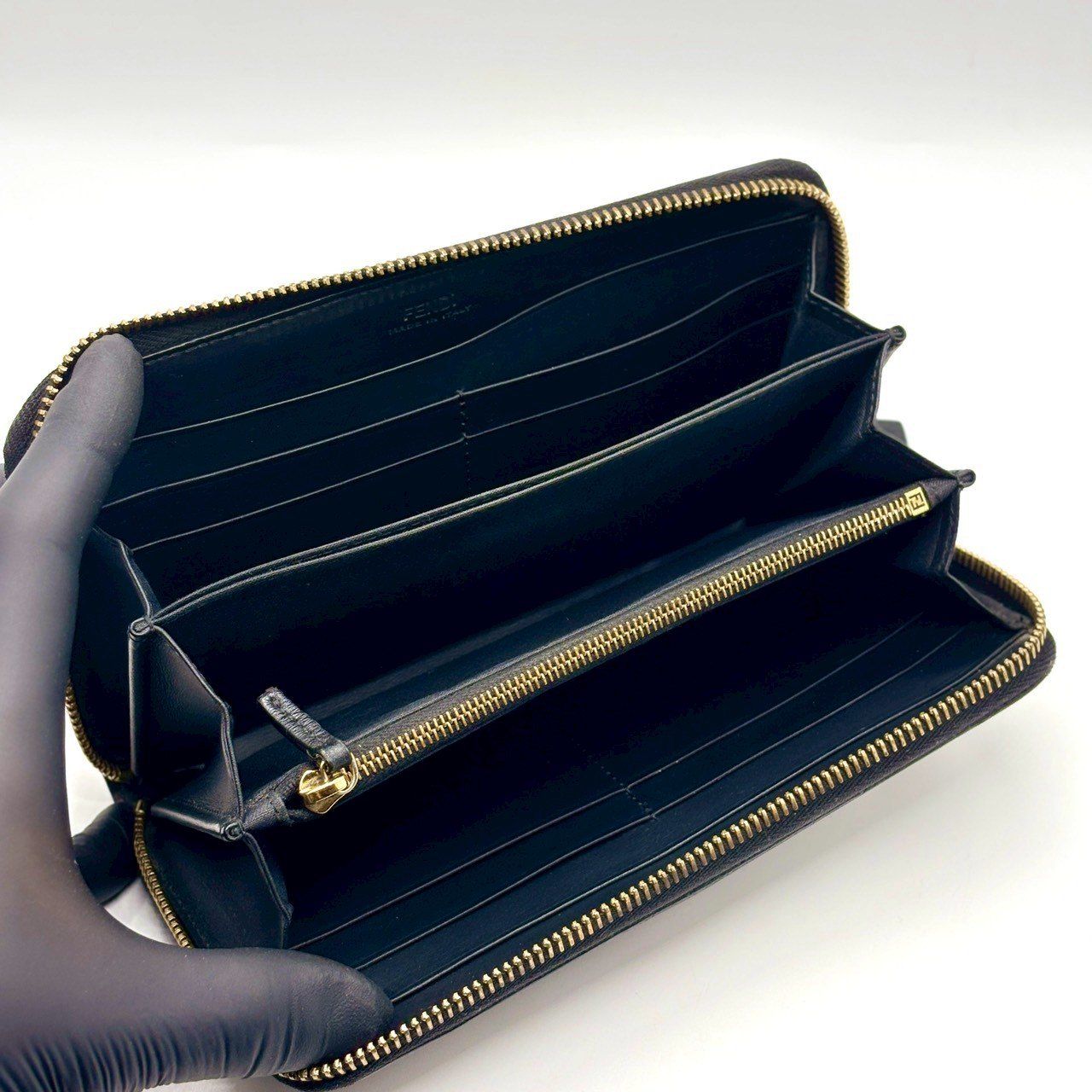 無骨に光る遊び心】 FENDI フェンディ 長財布 ラウンドジップ