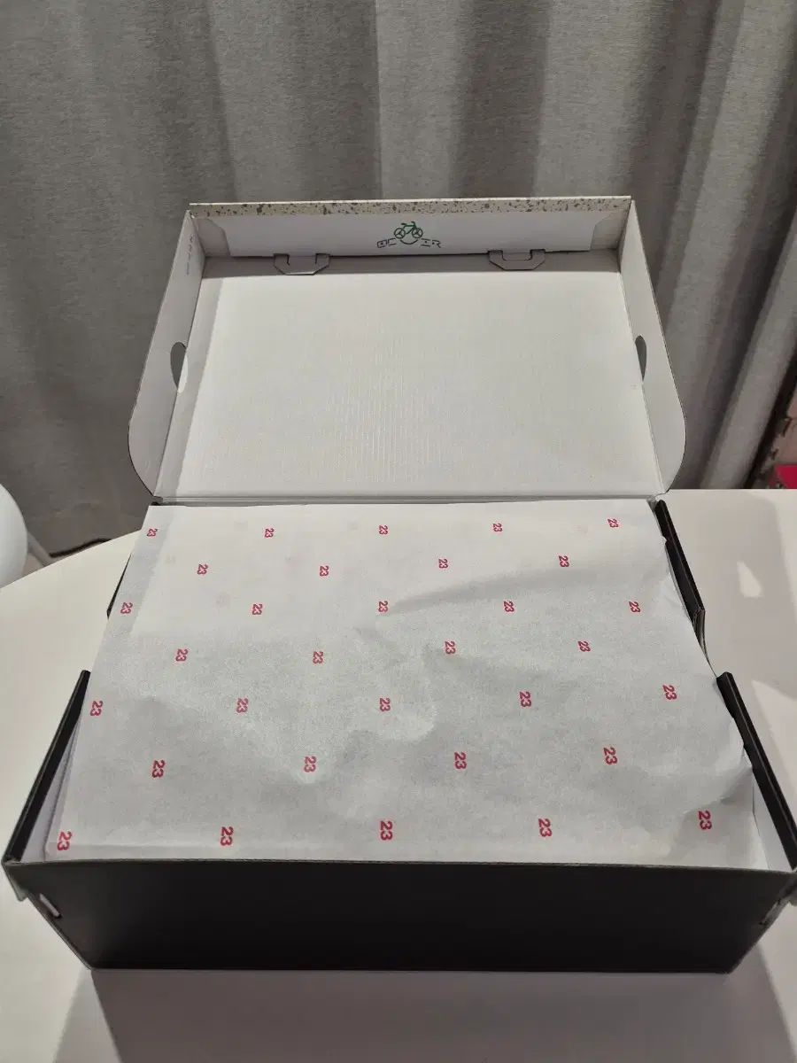 エア ジョーダン 4 RM ブラック レッド