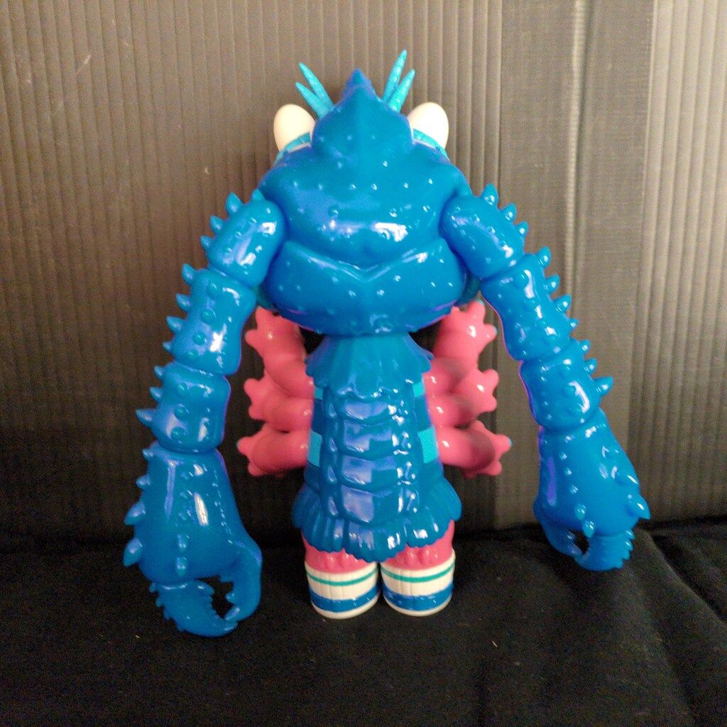 GRAPE BRAIN X BIG CLAWX ザリガニ少女 青/黄/ピンク - メルカリ