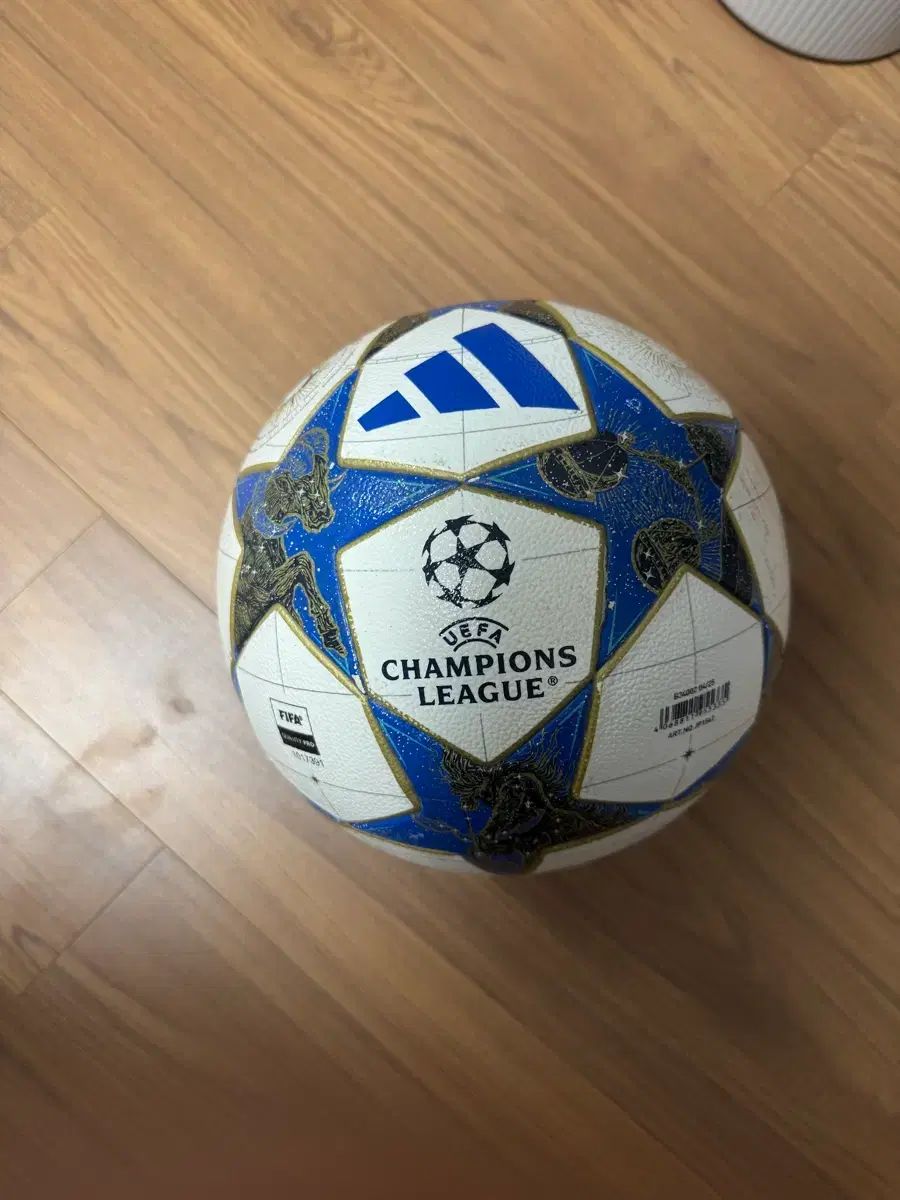 アディダス チャンピオンズリーグ サッカーボール