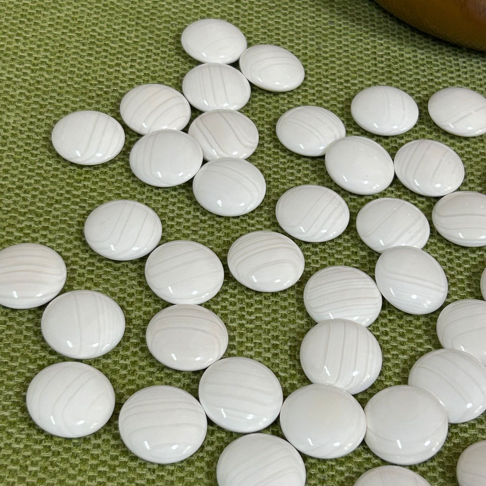 美品 送料無料 囲碁 碁石33号〜34号 蛤碁石 那智黒 蛤碁石 那智黒 33号 美品 碁笥付き - メルカリ