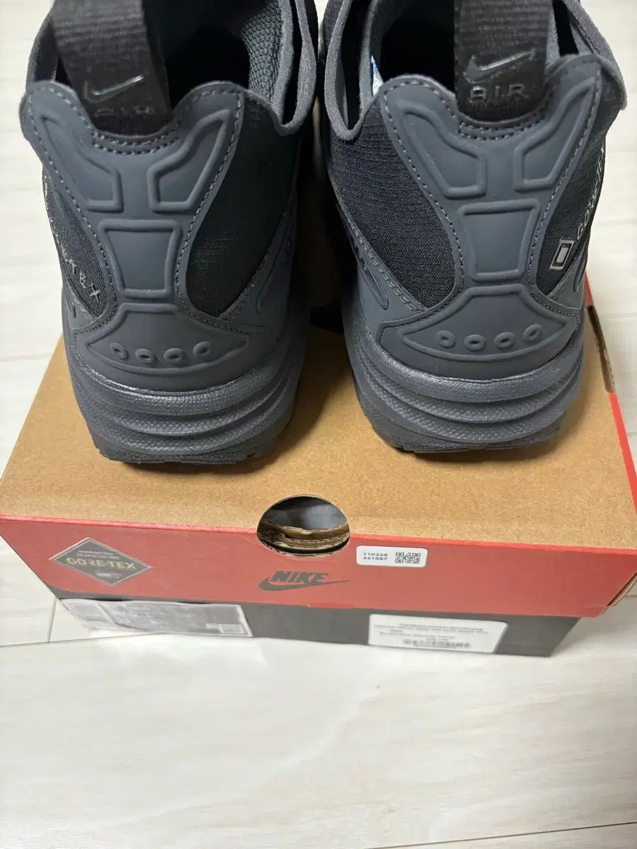 ナイキ sndr ゴアテックス ブラックシルバー ウィメンズ 295 ほぼ