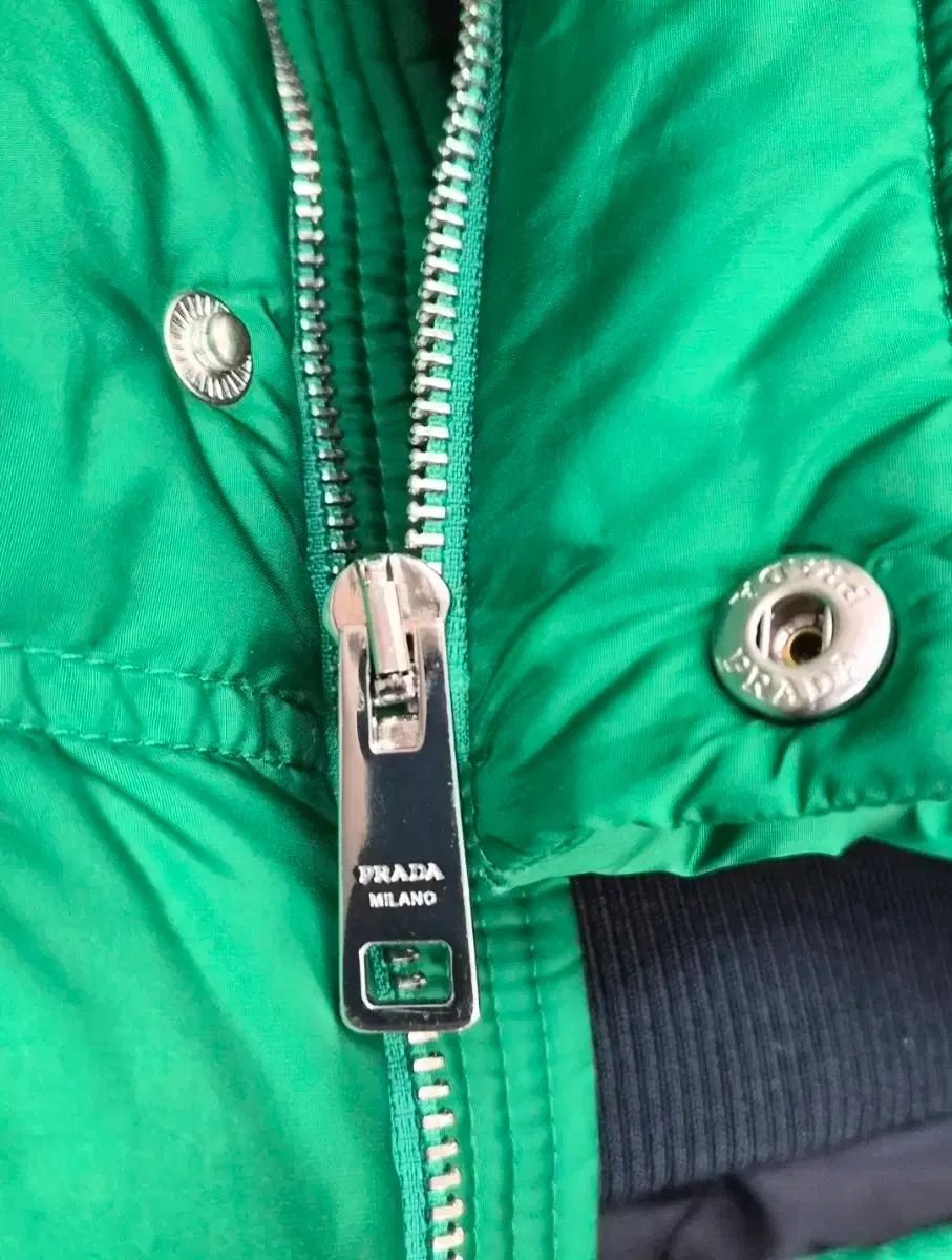 プラダ ダウン 100 105 グリーン 77 52 サイズ SGH573 - メルカリ
