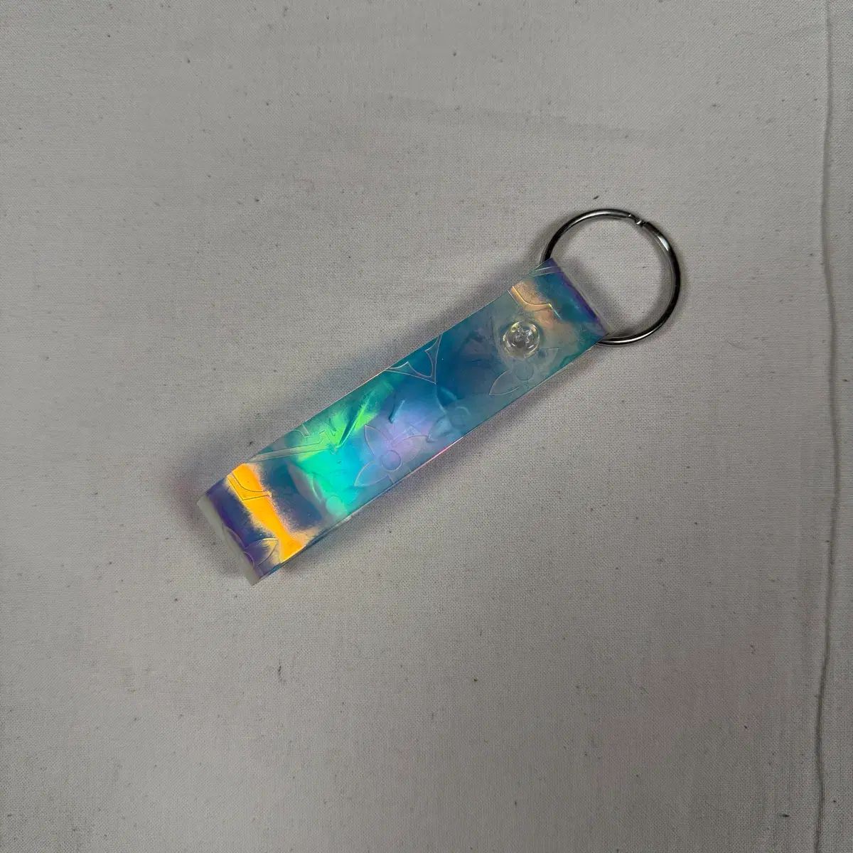 半円のピンク Louis Vuitton ホログラム キーホルダー