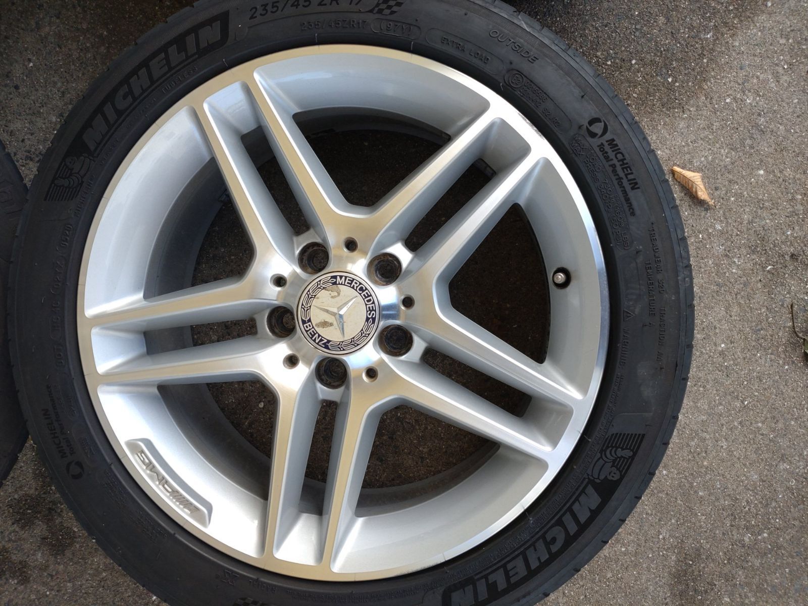 メルセデスベンツ W 204 Cクラス AMGライン 17インチ 7 5 J 47 8 58 PCD 112 H ＆ 235 45 R 17 255 40