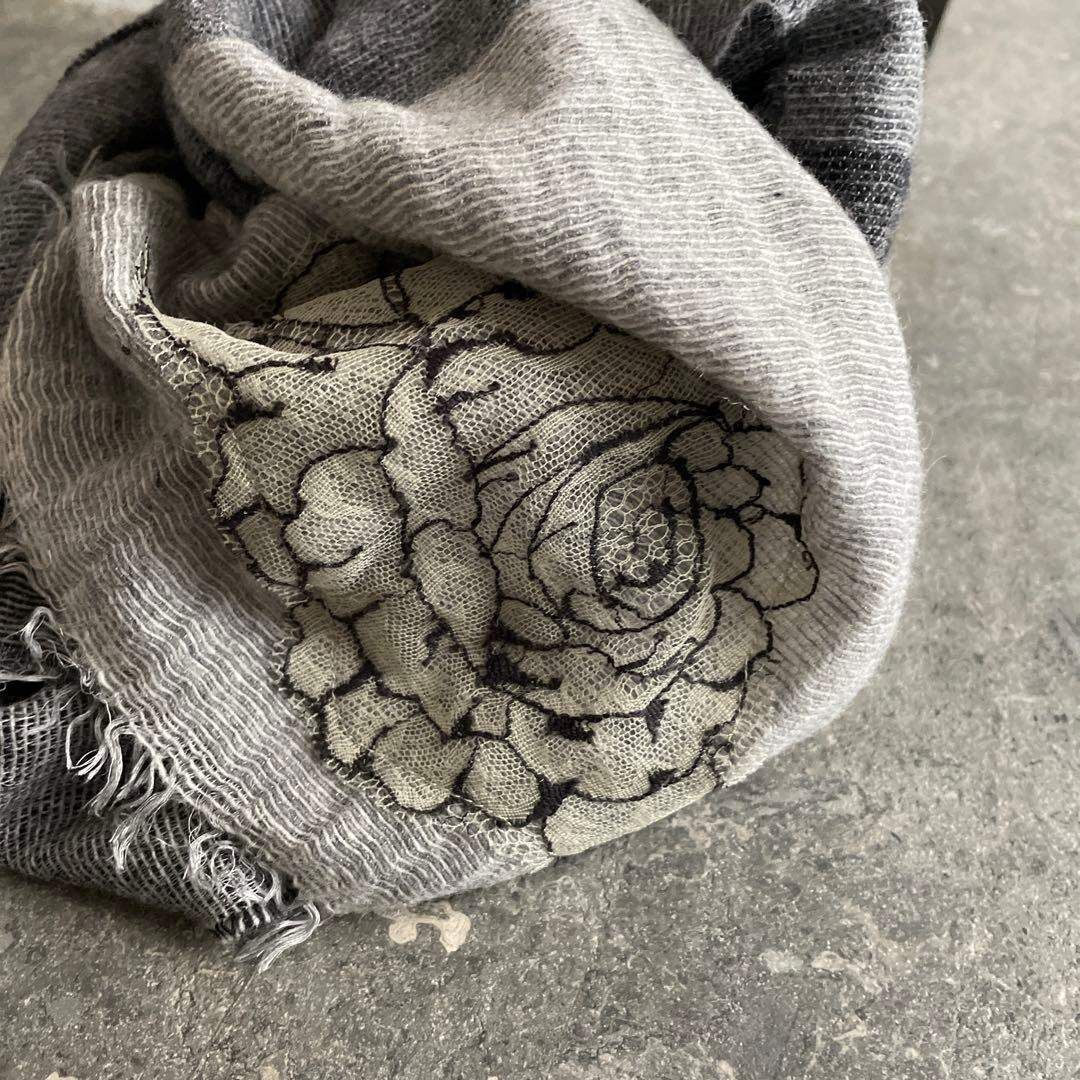 62 アッシュペーフランス H P FRANCE ストール Fil Daraignee フィルダレニエ お呼ばれ デート オフィスカジュアル 食事会 ウール グレー 灰色 刺繍 花柄