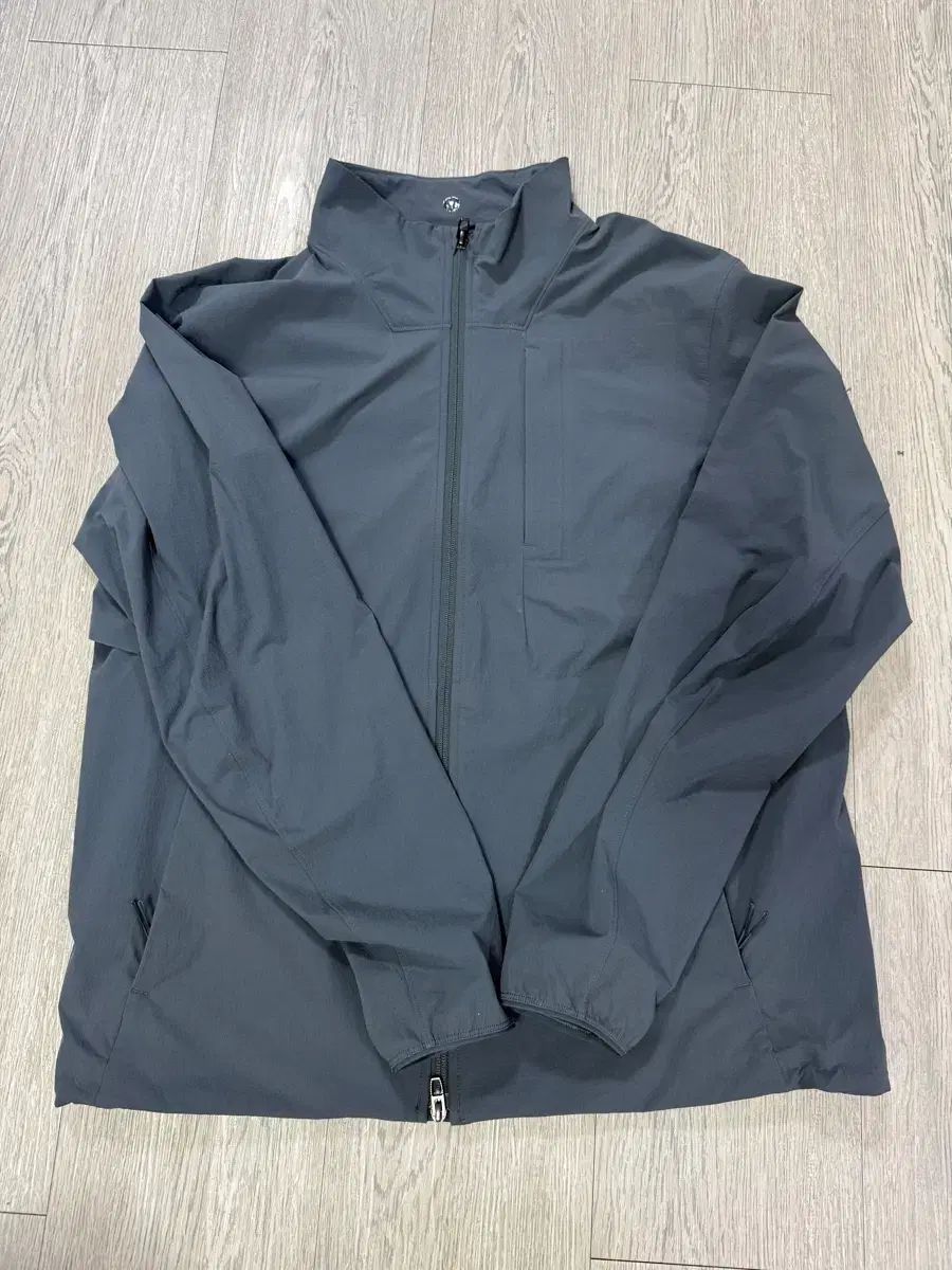 ルルレモン ソジョン ウィンドブレーカー