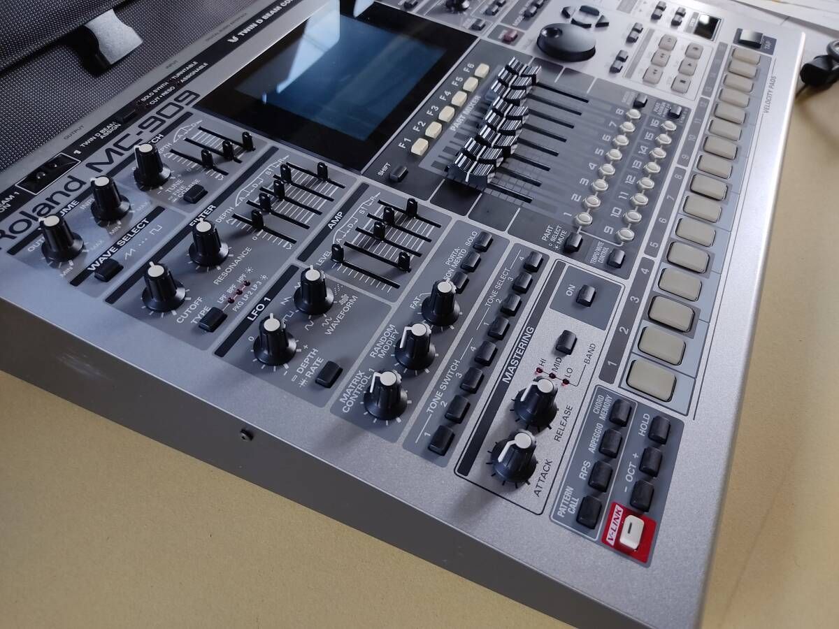 ローランド MC-909 サンプリンググルーブボックス - メルカリ