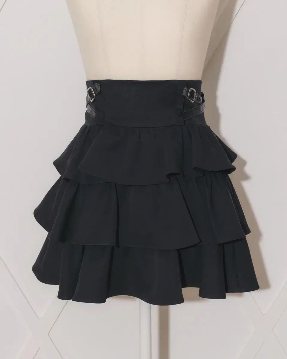 PIUM クロスベルト ティアード ミニスカート