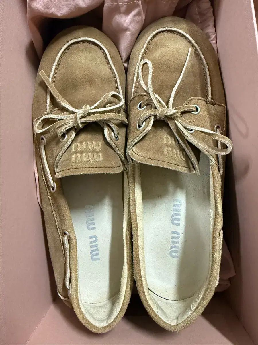 ミュウミュウ スウェード ローファー