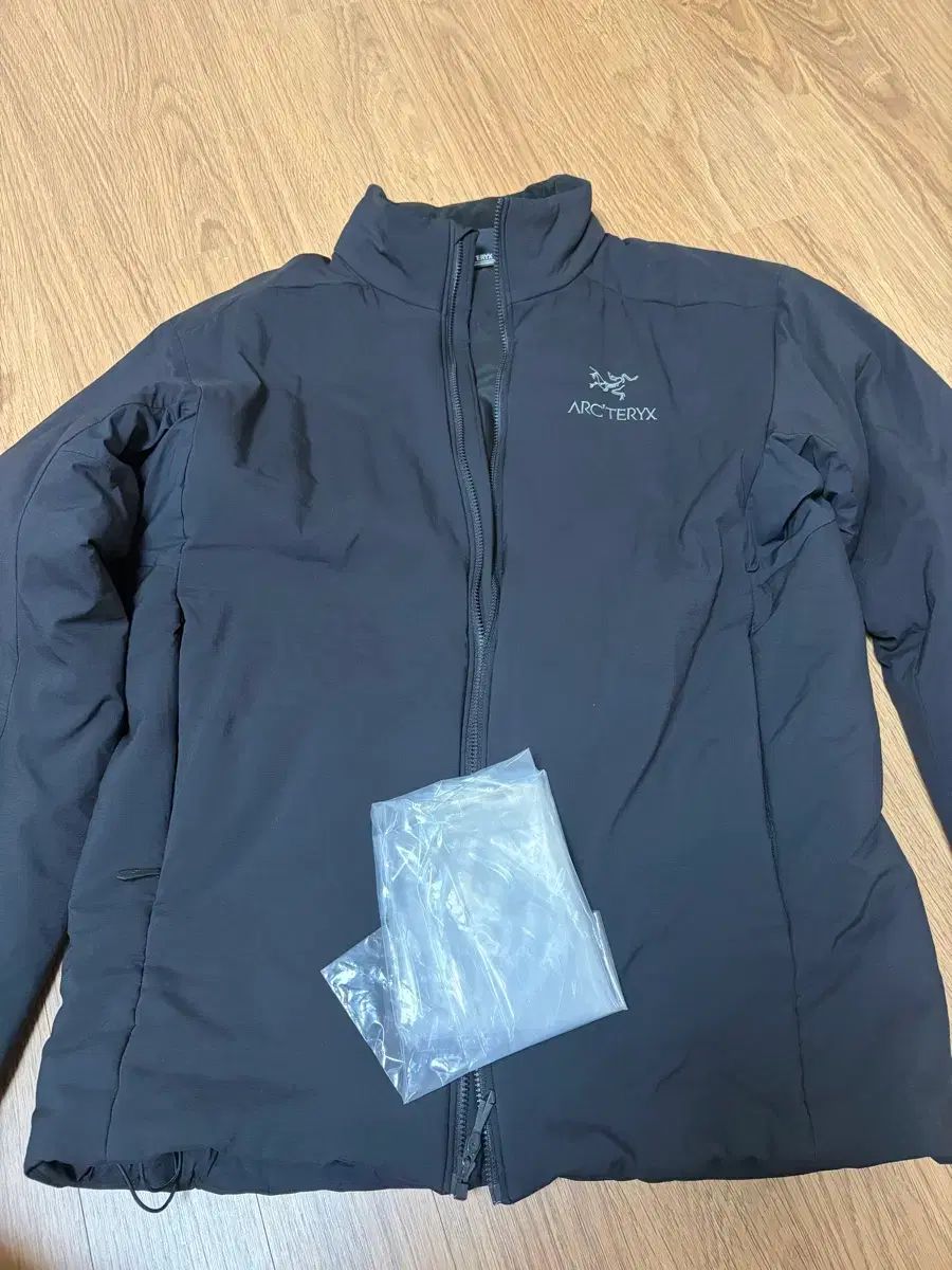 ARC TERYX アークテリクス Atom アトム ar ブラック 논카라 m