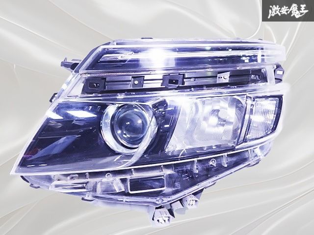 ヴォクシー　ZRR80 左ヘッドライト トヨタ 純正 ZRR80W ZRR85W ヴォクシー 前期 LED ヘッドライト ヘッド