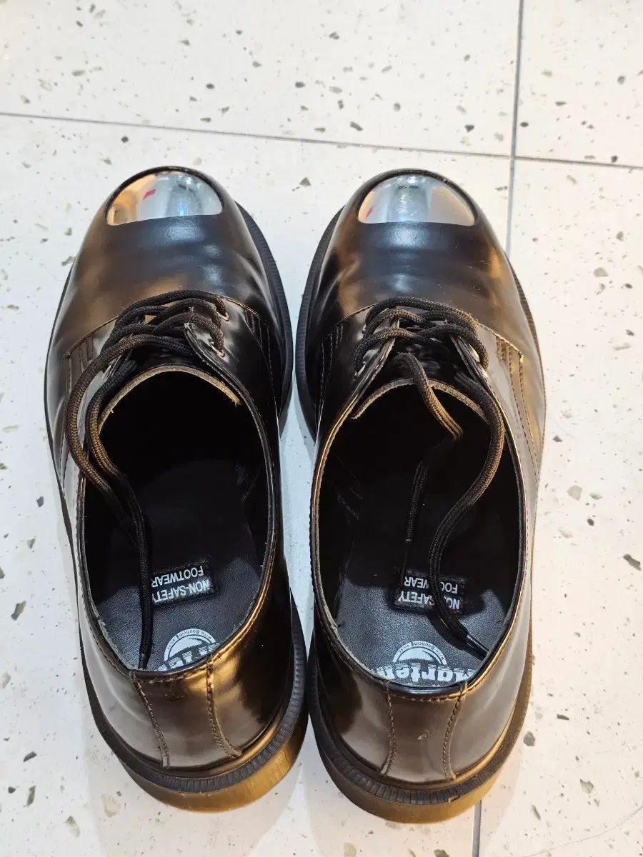 スティールトゥ ダービーシューズ