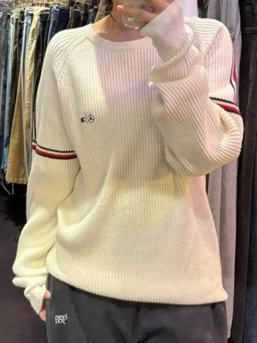 メルセデスAMG トミーヒルフィガー ニット