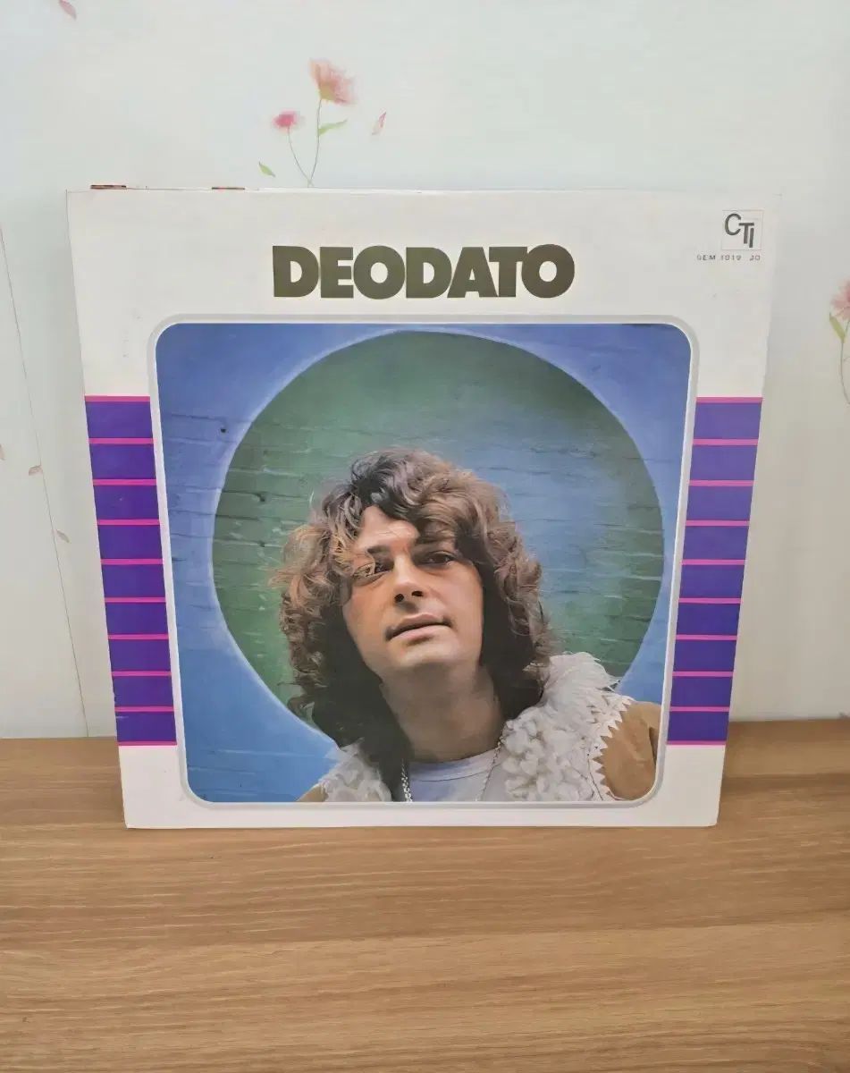 日本画 熊斐銘 孔雀図 掛軸 肉筆 絹本 時代箱付 古美術 4C06-11