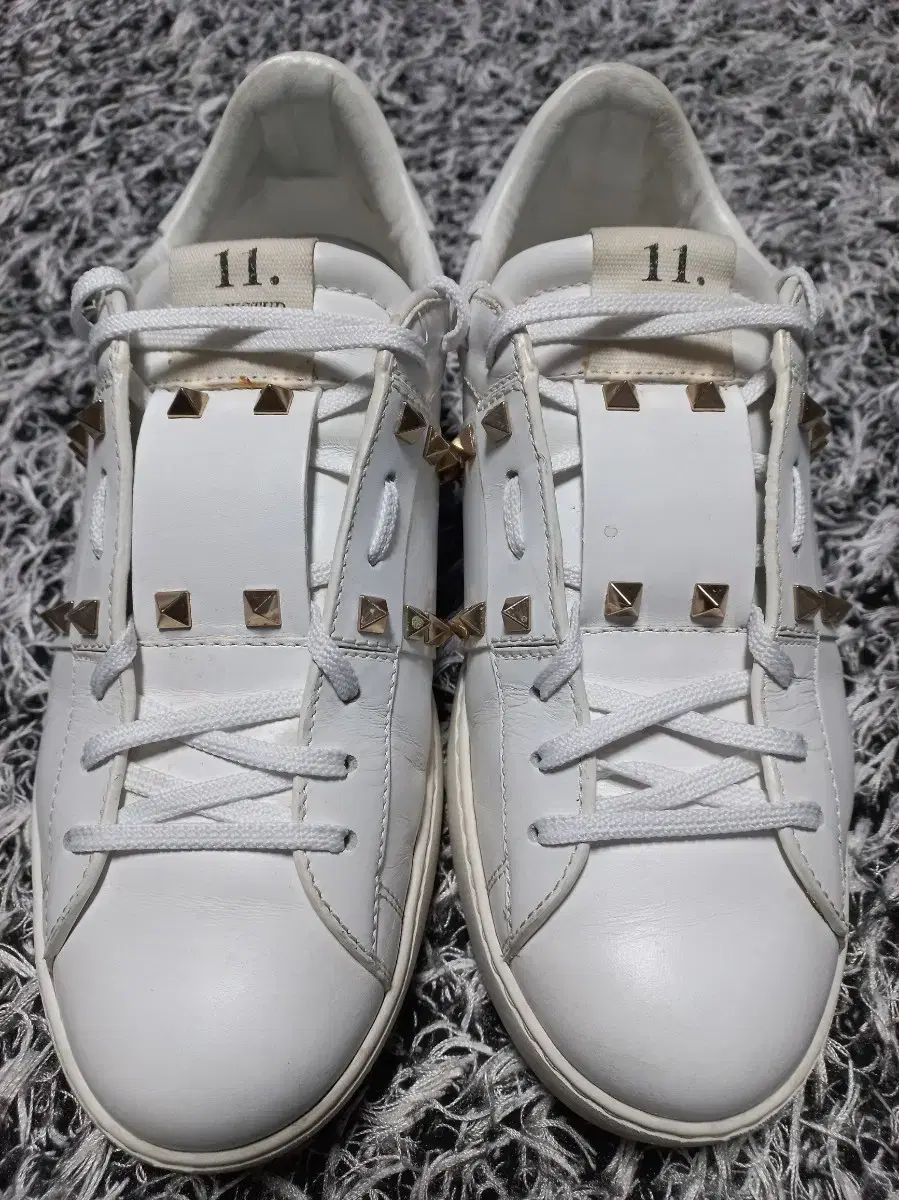 ヴァレンティノ ロックスタッズ スニーカー 正規品 メンズ 41 / 半