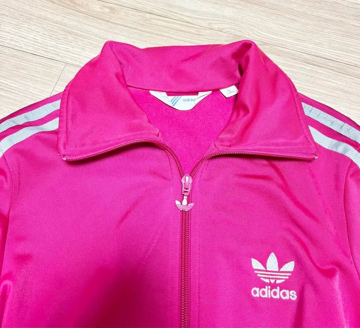 アディダス ホットピンク シルバー トラックジャージ