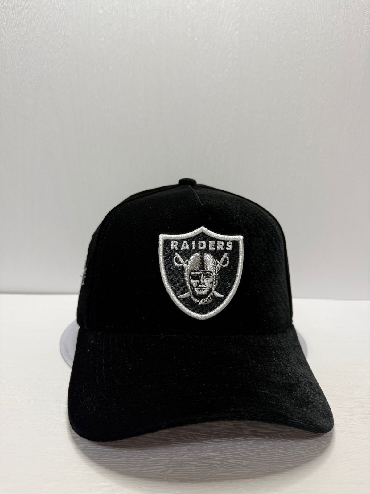 Newera オークランドレイダース 50 thアニバーサリー ベルベット 9 forty A-FRAME スナップバックキャップ ブラック