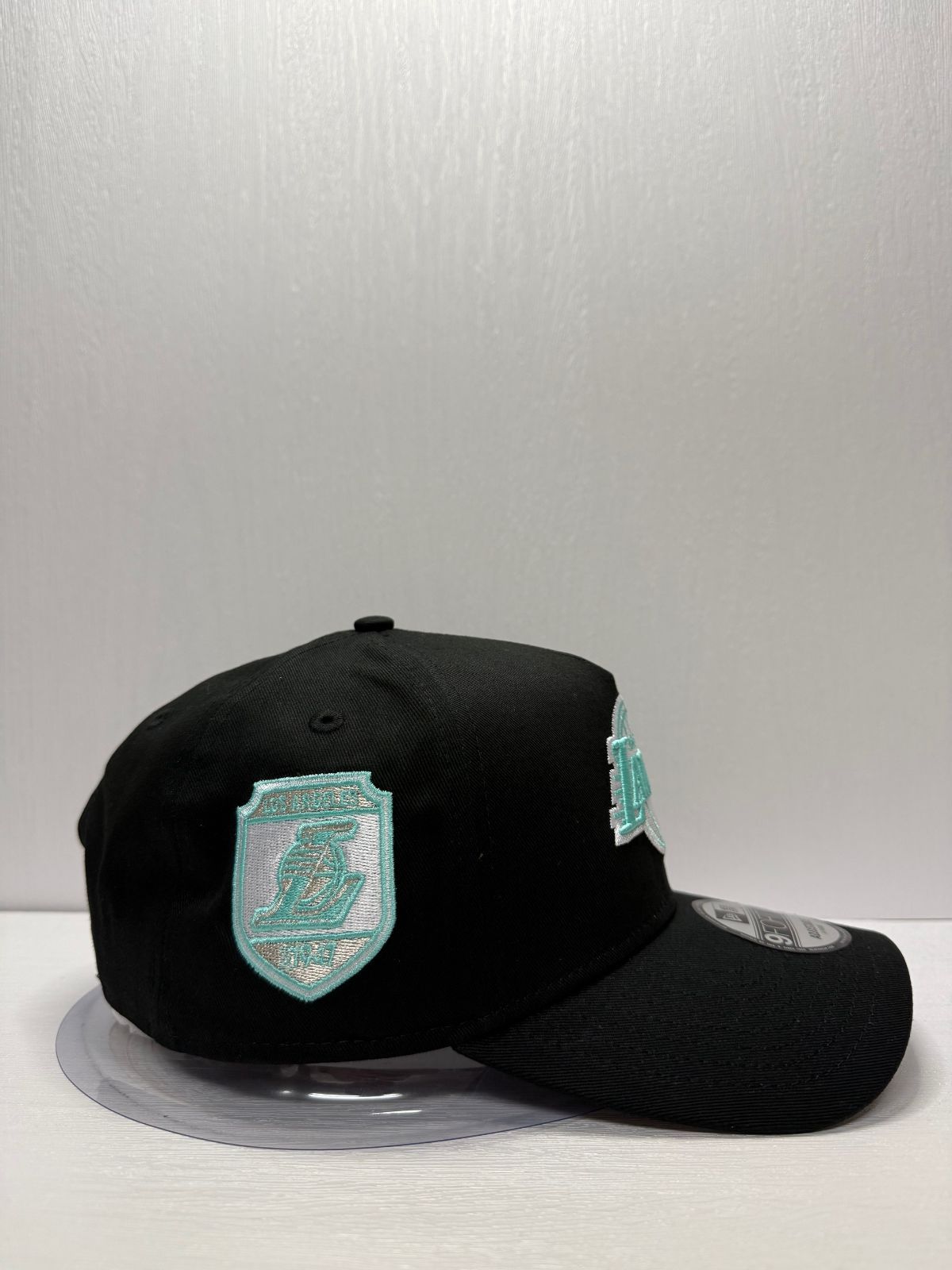 Newera ロサンゼルスレイカーズ LAKERS 1947 9 forty A-FRAME スナップバックキャップ ブラックカラー モックネック ベースボールキャップ 