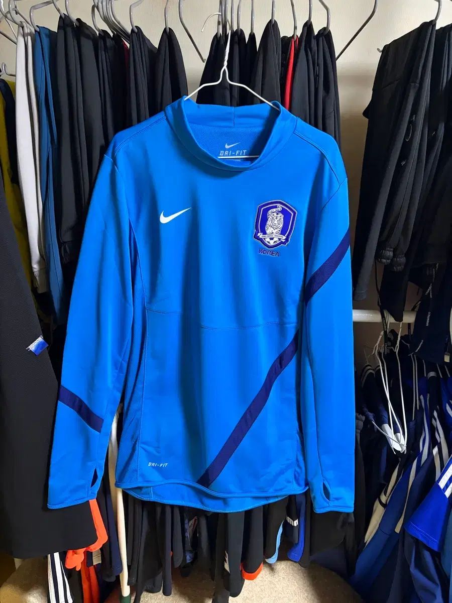 ナイキ 韓国 サッカーチーム トレーナー トップス