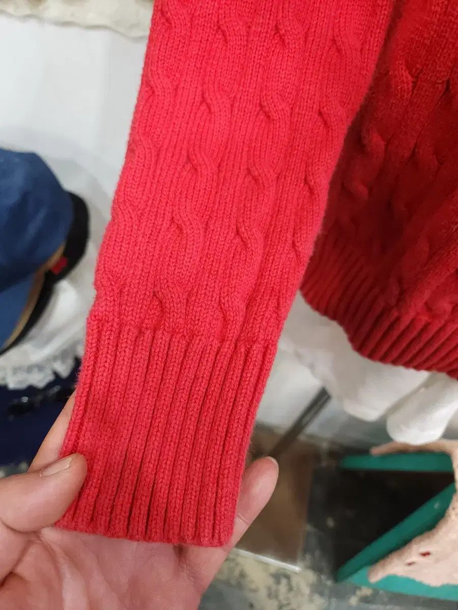 レッド ケーブル編み