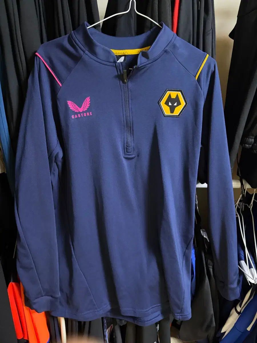 カストール ウルヴァーハンプトン トレーナー トップス ネイビー