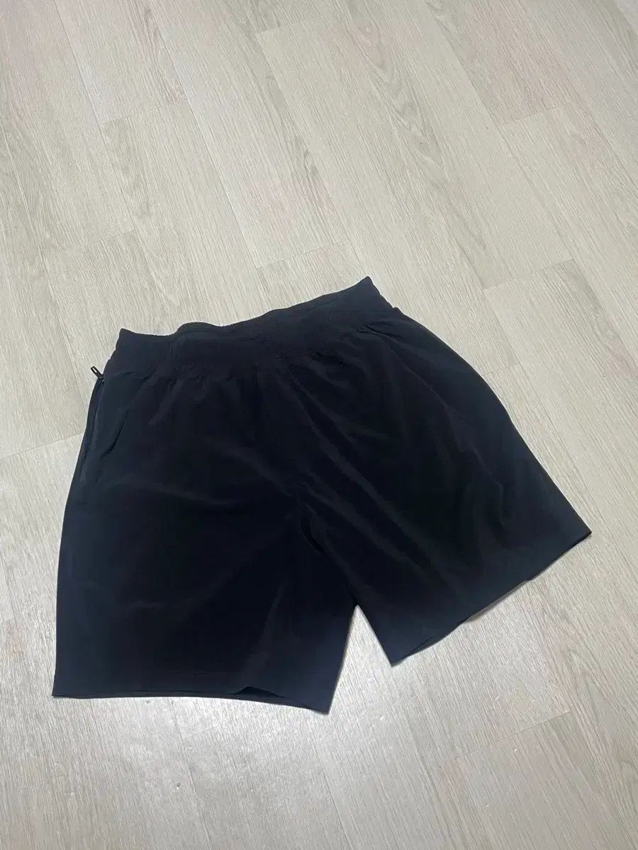 ルルレモン フェイス ブレーカー 7インチ ショーツ M