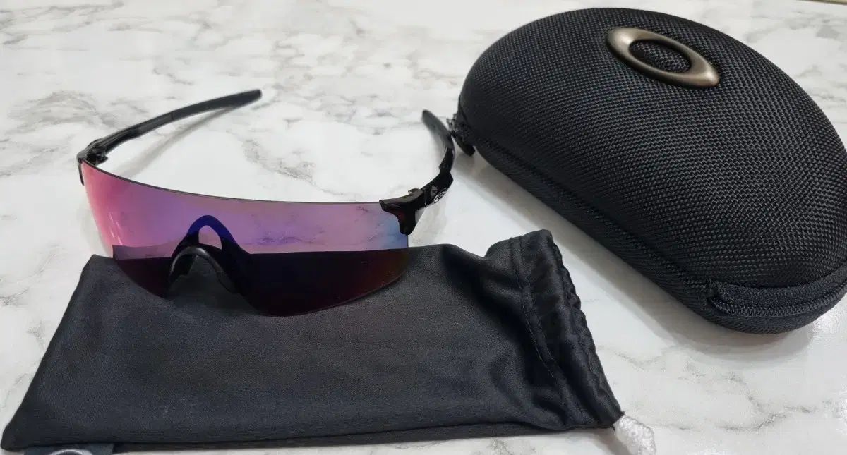 オークリー イーブイゼロ ブレーザー