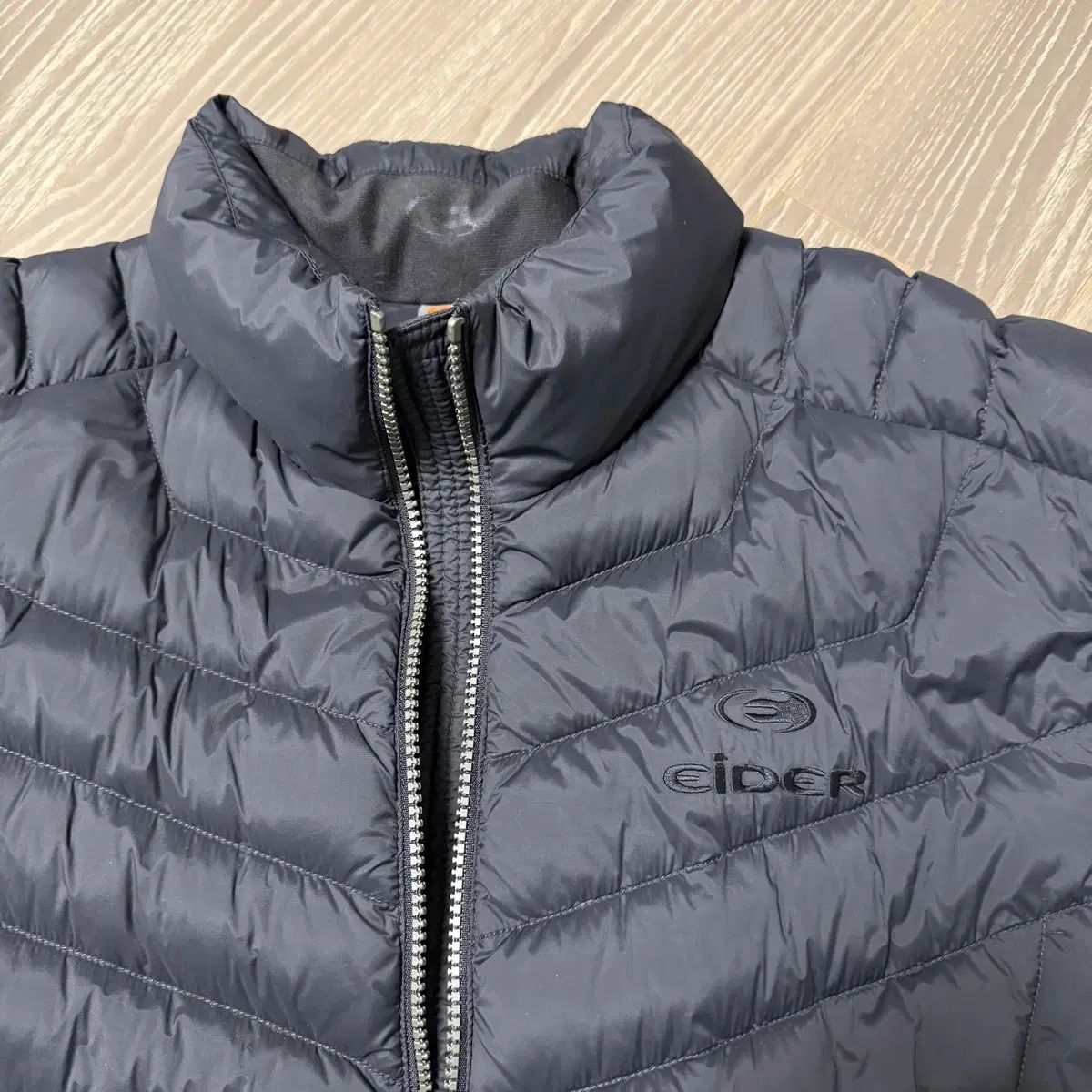 M アイダー スルーブ a ストレッチ スリム ダウンジャケット ブラック グースダウン