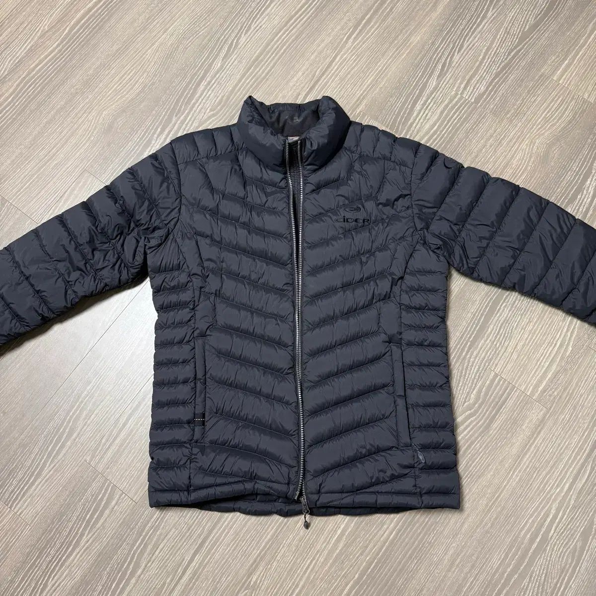 M アイダー スルーブ a ストレッチ スリム ダウンジャケット ブラック グースダウン