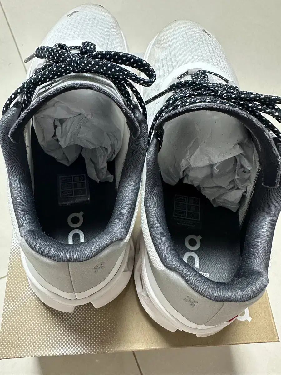 単ランニング クラウド MONSTER 白