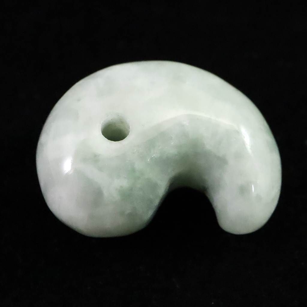  糸魚川翡翠 ヒスイ 小滝産 薄緑 18mm勾玉 ディレクトリカード付 4 3g 榎本通商48405 卓上時計 置物 インテリア小物