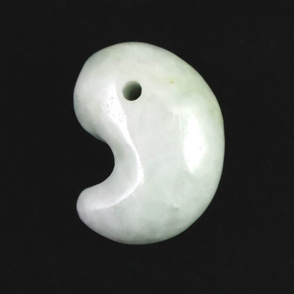 糸魚川翡翠 ヒスイ 小滝産 薄緑 20 mm勾玉 ディレクトリカード付 5.3 g 榎本通商30262