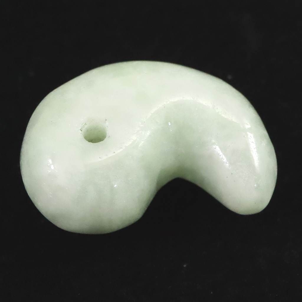  糸魚川翡翠 ヒスイ 小滝産 薄緑 22mm勾玉 ディレクトリカード付 5 7g 榎本通商73305 小物入れ 置物 インテリア小物