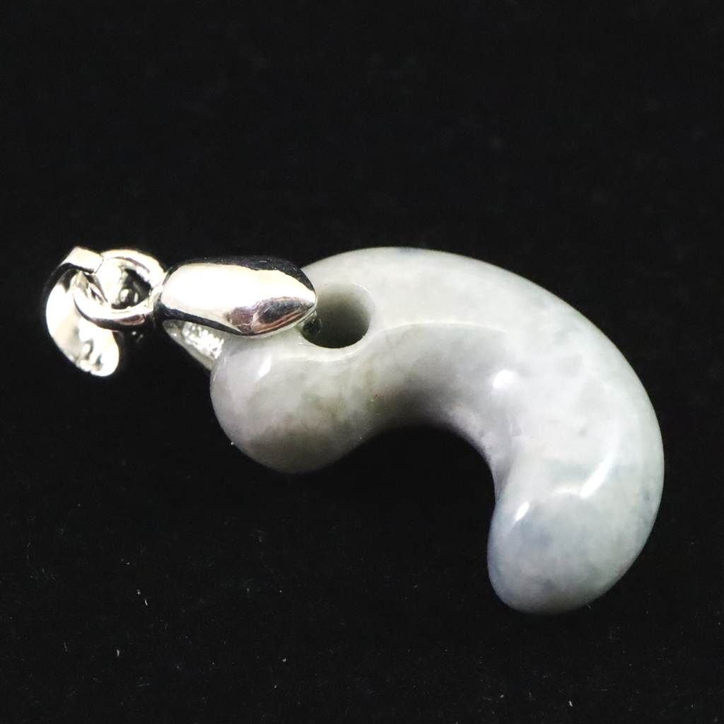 節約 糸魚川翡翠 ヒスイ 小滝産 薄青 19mm勾玉 ペンダントトップ