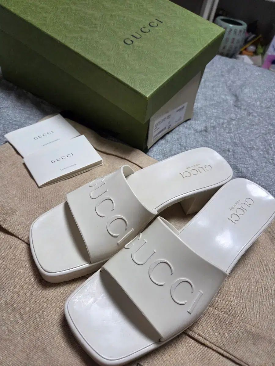 グッチ 白 ラバー スライド サンダル