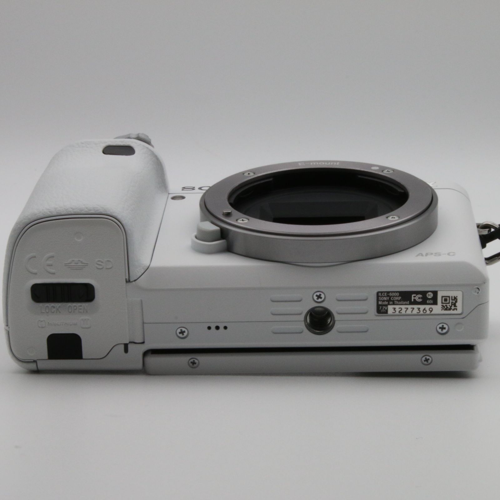 S1,270回【極上品】SONY α6000 ホワイト パワーズーム 純正ケース 極上品】SONY α6000 パワーズームレンズキット ホワイト - メルカリ