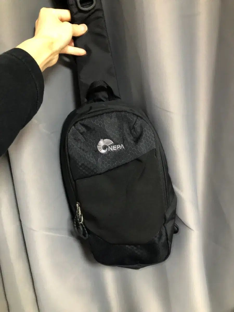 NEPA ネパ ミニ ブラック スリングバック クロスバック