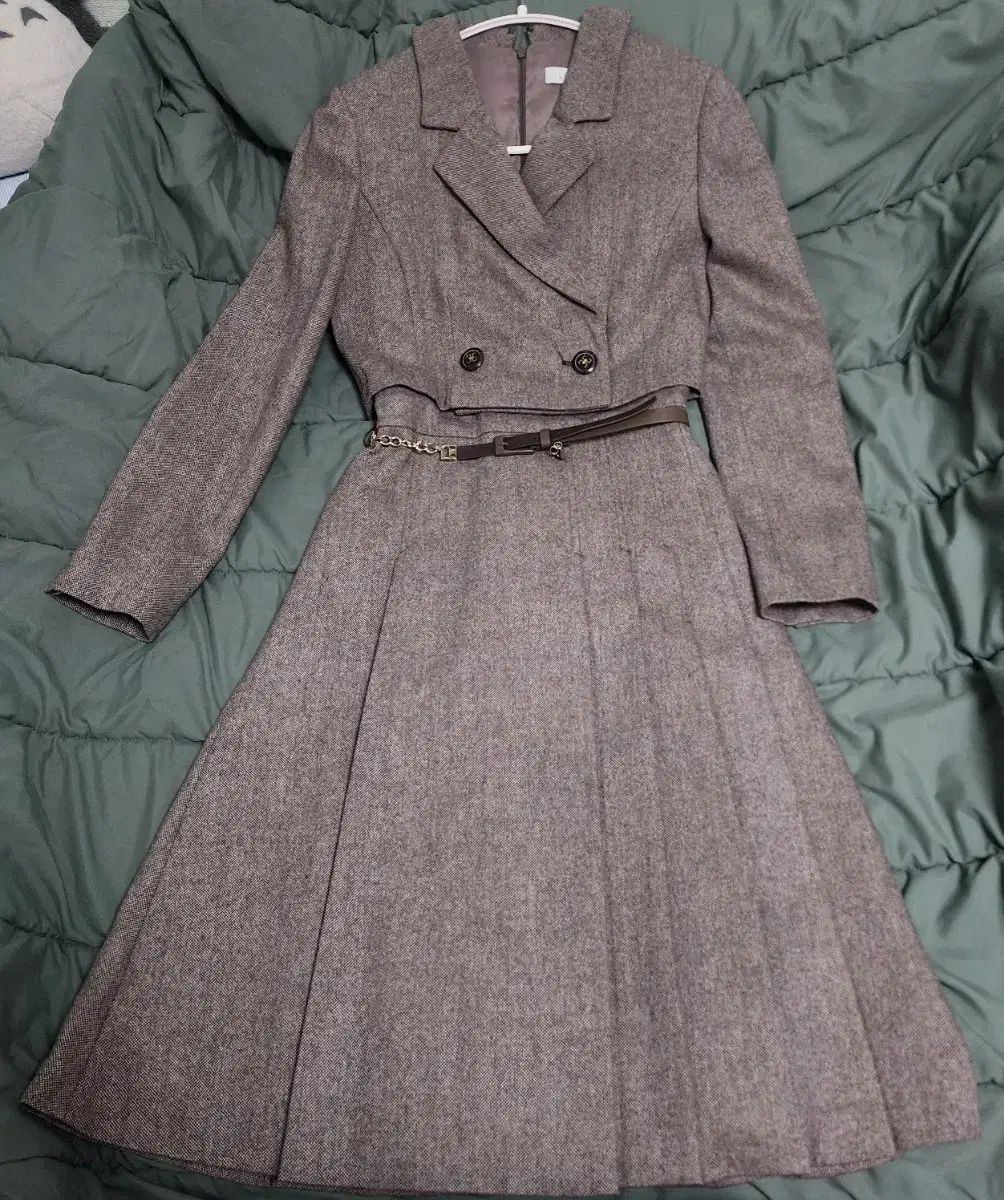 LINEディション ウール混 セットアップ型 プリーツ ONE PIECE 実 価格 29万