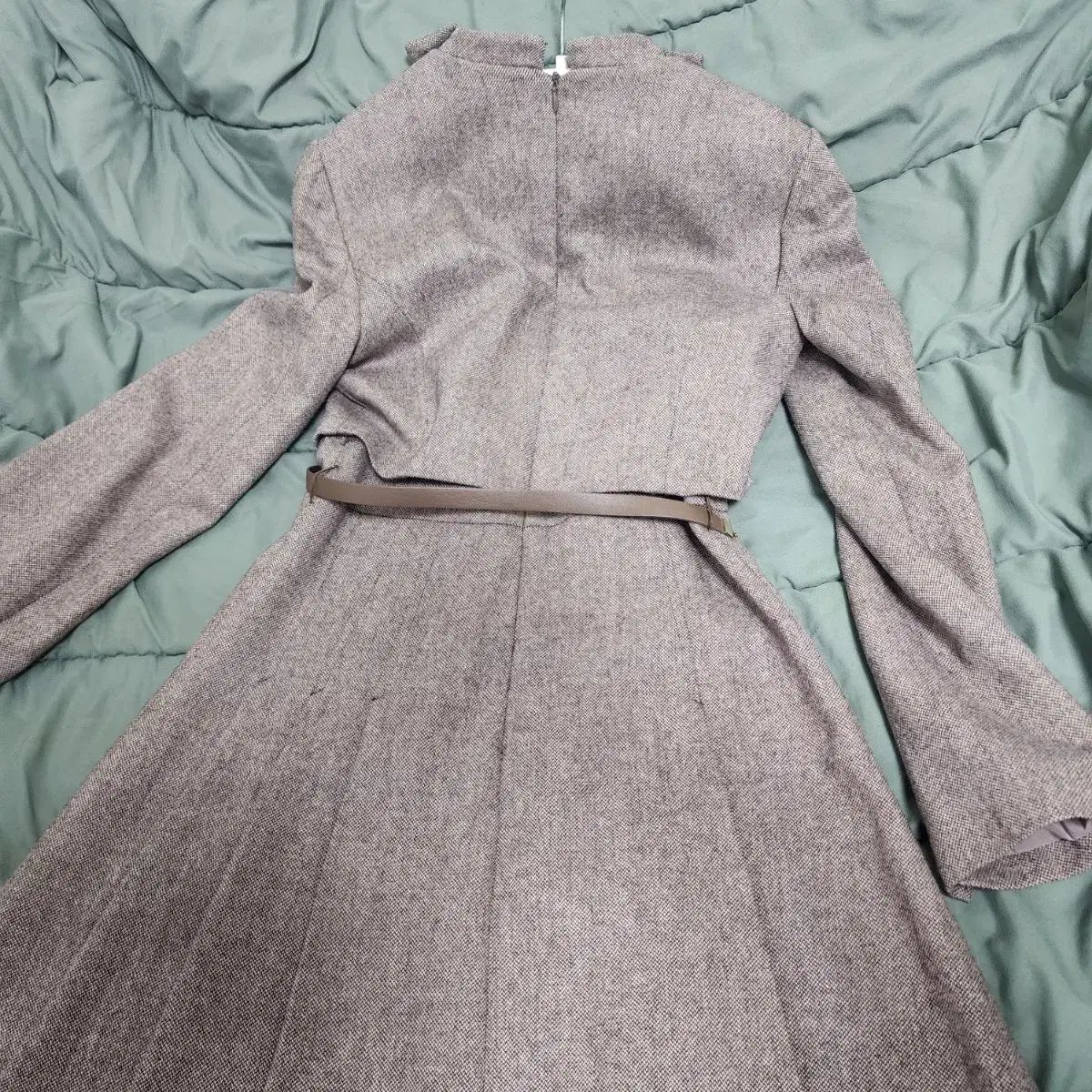  LINEディション ウール混 セットアップ型 プリーツ ONE PIECE 実 価格 29万 長袖 七分袖 ひざ丈ワンピース